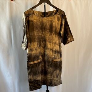 Plains & Prints Metallic Silk Shift Dress in Gold and Black